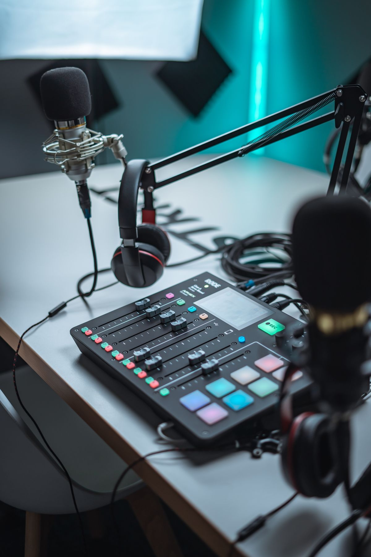 Content Creation for Conversational Podcasts