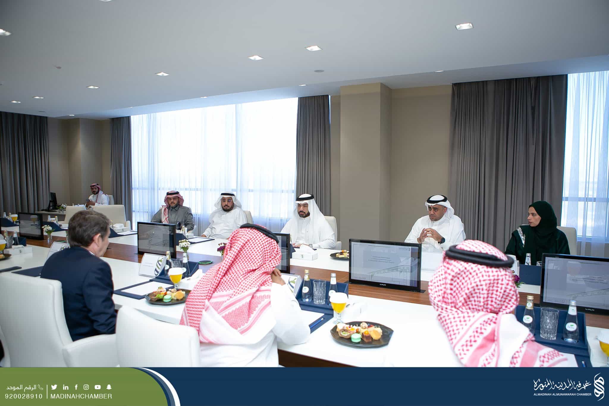 اجتماع غرفة المدينة المنورة مع العضو المنتدب و الرئيس التنفيذي لـبنك ساب والوفد المرافق له