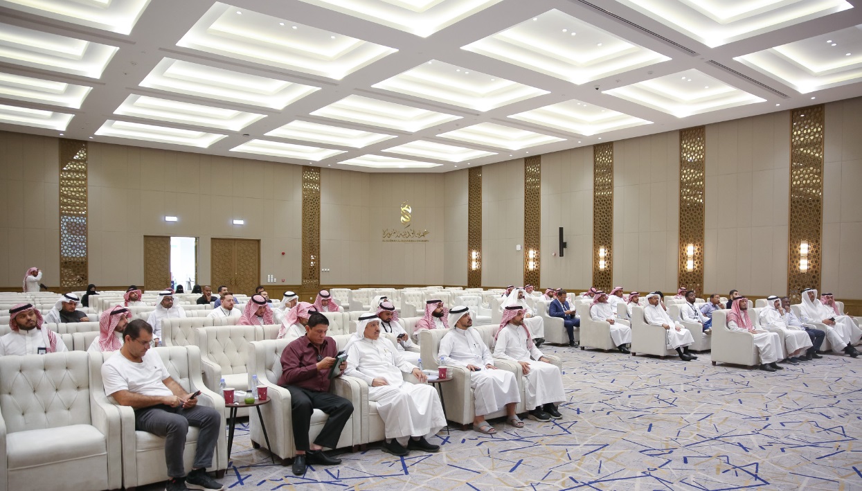 اقامت #غرفة_المدينة_المنورة لقاء أساليب البناء الحديث بالتعاون مع وزارة الشؤون البلدية والقروية والإسكان ،بهدف التعريف بمبادرة البناء الحديث وأهميته و انواعه وإبراز حجم الفرص الاستثمارية بالقطاع وسط حضور من رجال وسيدات أعمال منطقة #المدينة_المنورة.